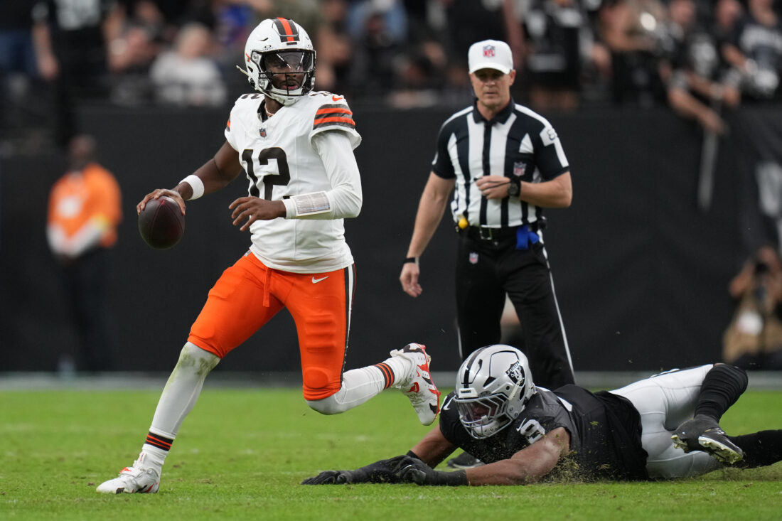 Sanders wins his 1st NFL start as Browns beat Raiders